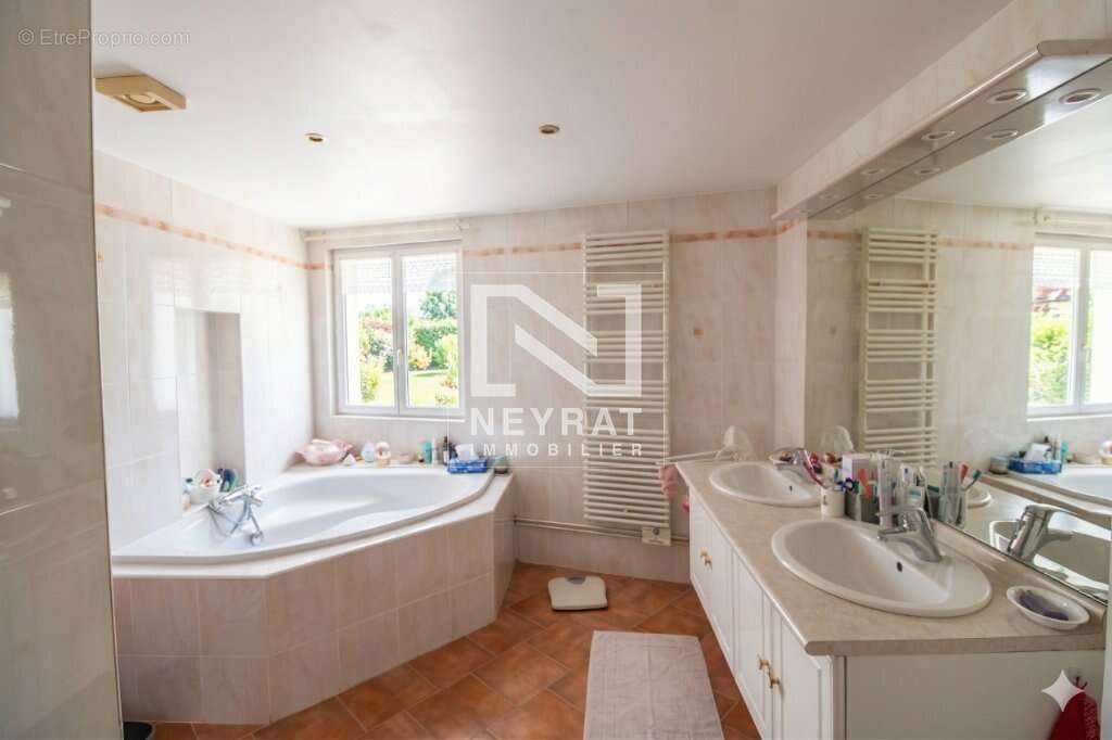 Maison à LESSARD-EN-BRESSE