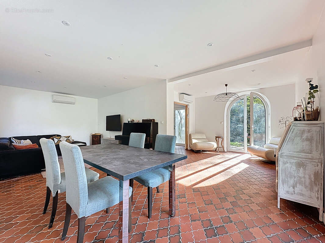 Maison à TASSIN-LA-DEMI-LUNE