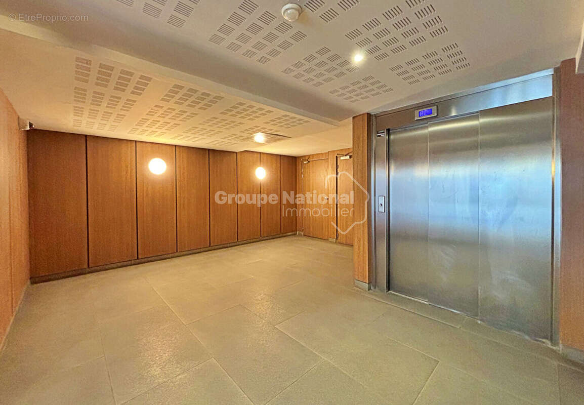 Appartement à MARSEILLE-4E