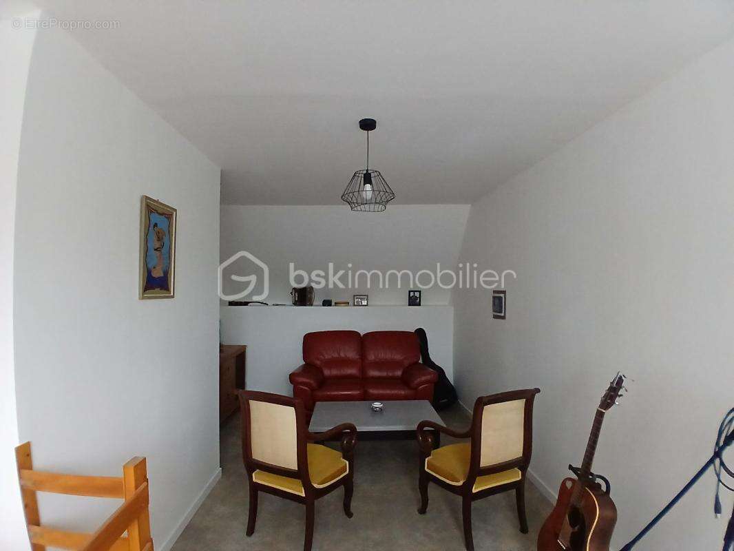Coup de cœur - calme, espace et potentiel : 4 chambres possibles, terrasse plein sud, proximité commerces et ecoles - photo 2