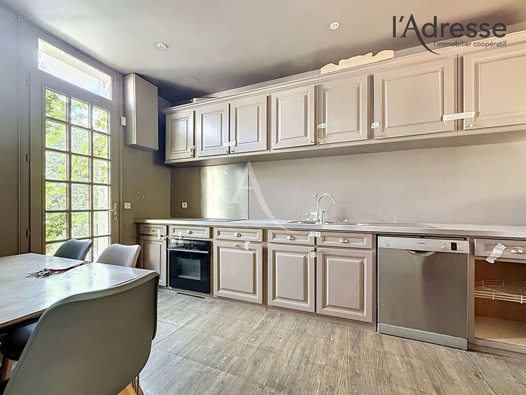 PUTEAUX/ Centre-Ville - Maison 8 pièces 168m² - 126m² d'Extérieurs - photo 8