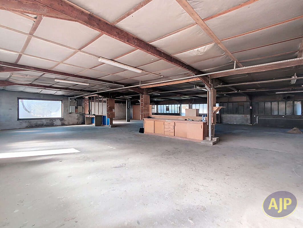 Commerce à MONTAIGU