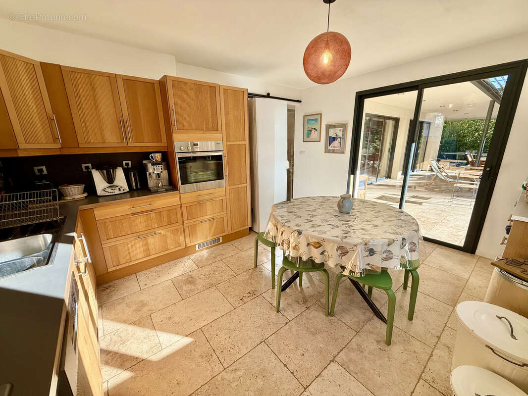 Maison à SAINT-CLEMENT-DE-RIVIERE