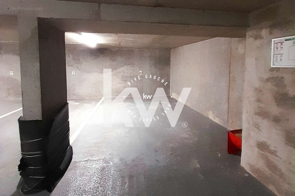 Parking à PARIS-15E
