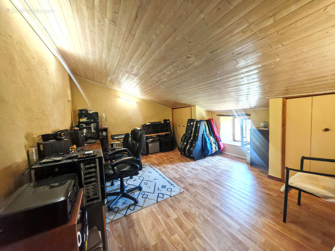 Maison à SAINT-ROMAIN-DE-LERPS