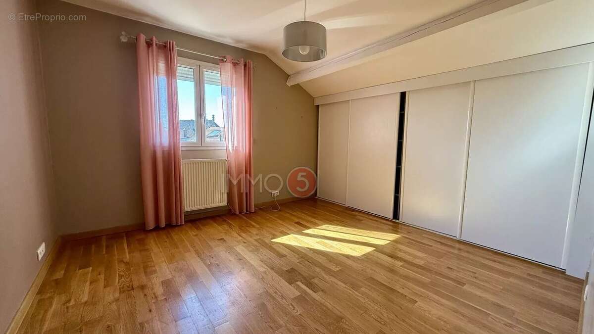 Appartement à LES PAVILLONS-SOUS-BOIS