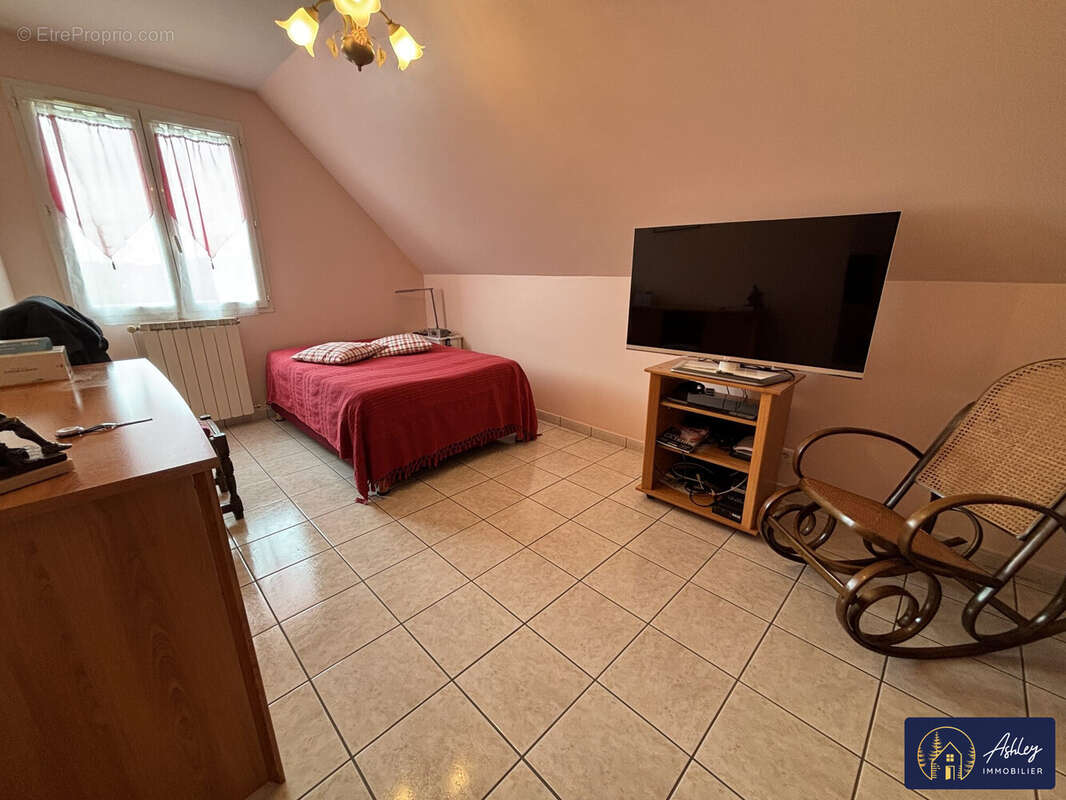 Maison 8 pièces LANOBRE (Cantal) 