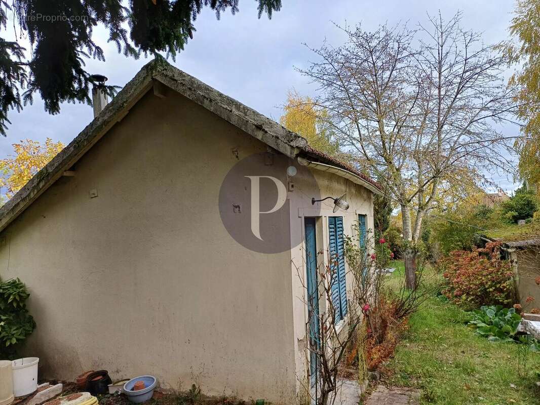 Terrain à VERRIERES-LE-BUISSON