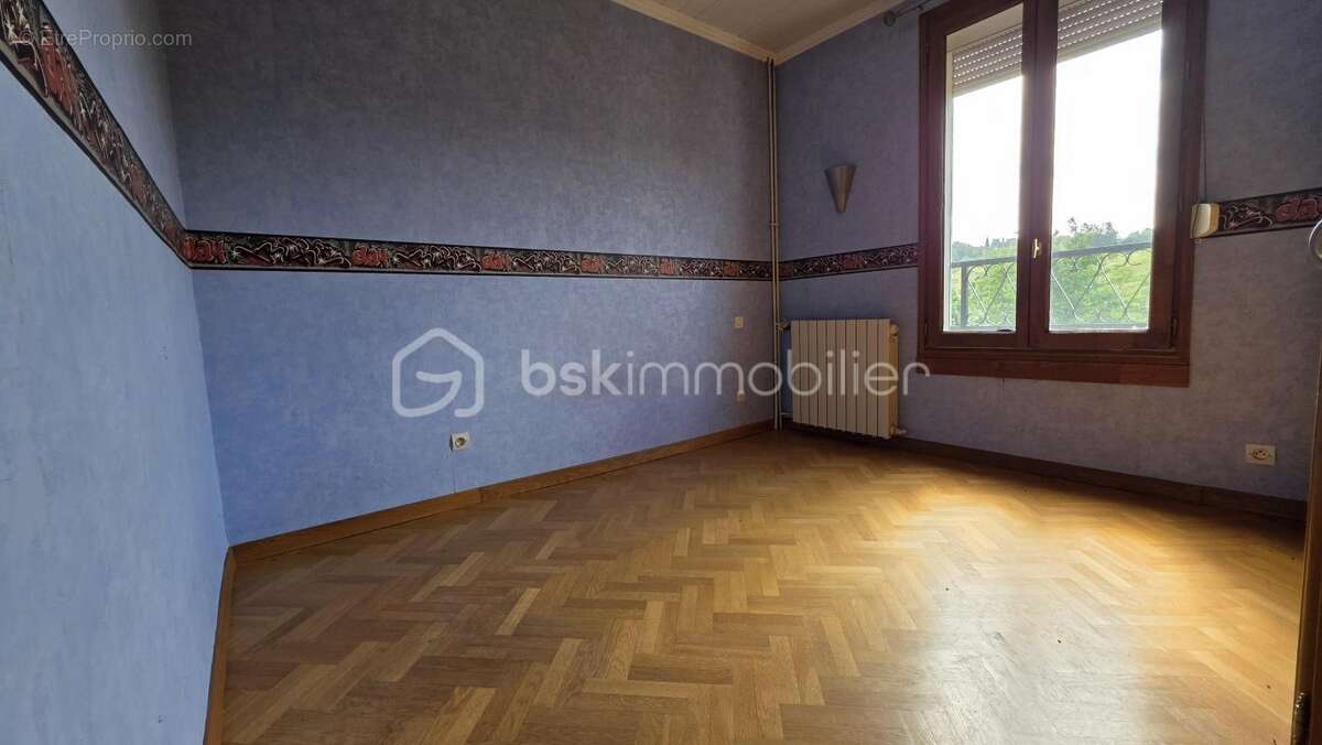 Maison à VARENNES-JARCY