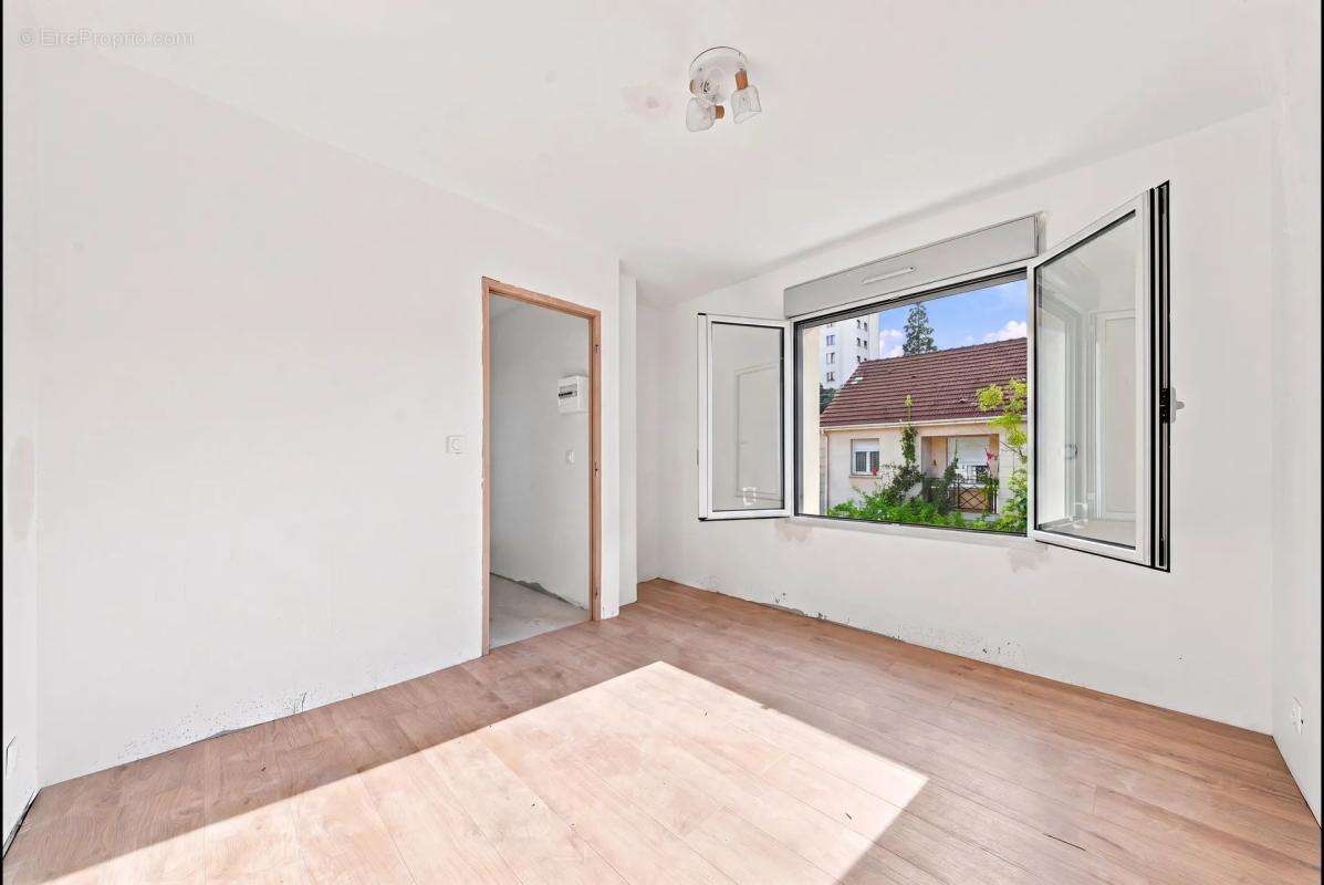 Maison de 7 pièces de 150 m² à Villejuif - photo 7