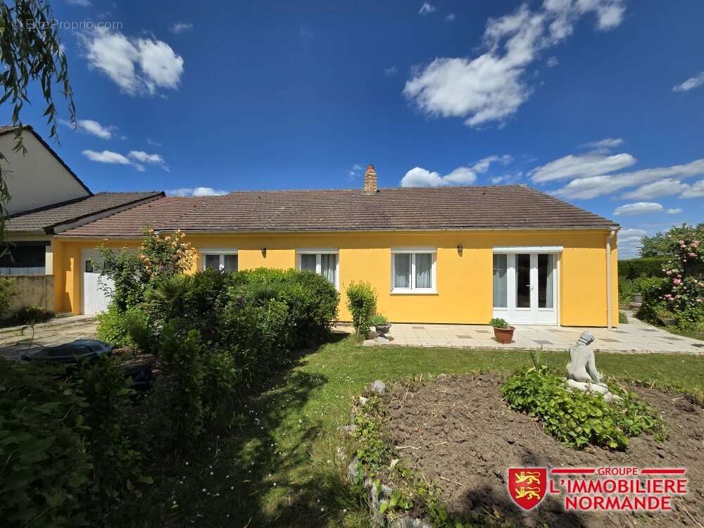 Maison à SAINT-PIERRE-DES-FLEURS