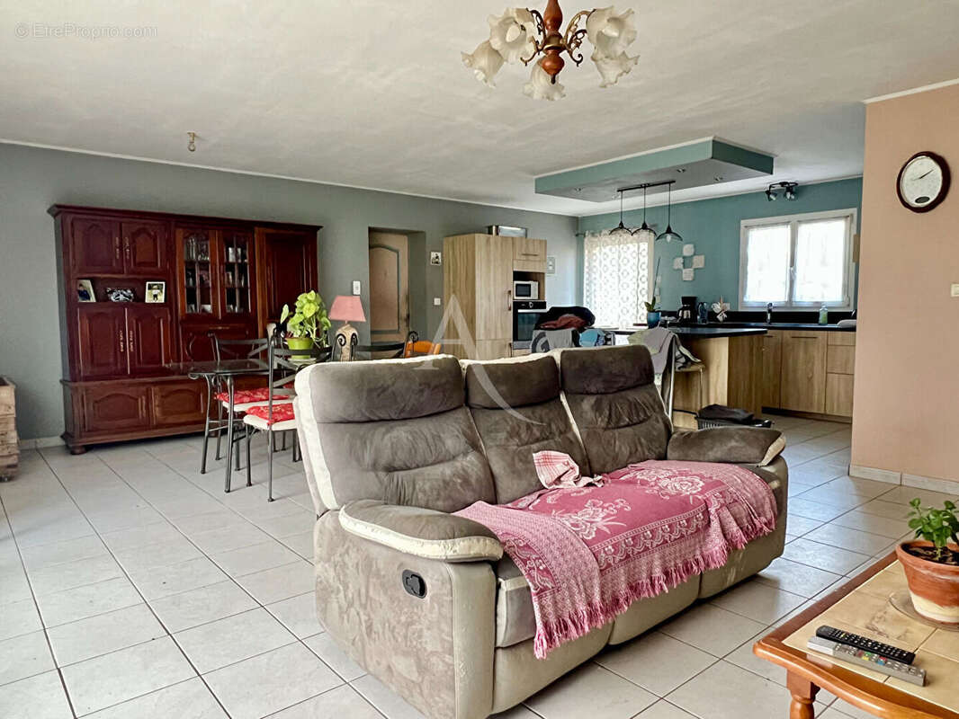 Maison à MOUZEUIL-SAINT-MARTIN