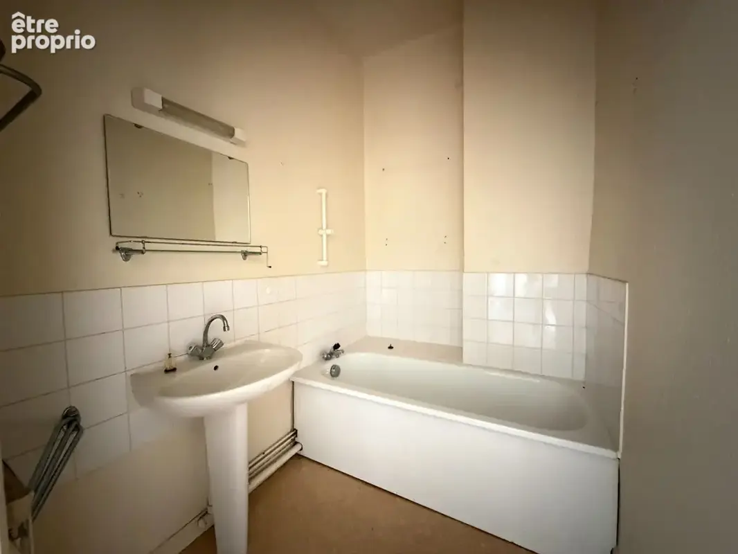 Roanne T3 de 80,55 m2 - à rénover - photo 7