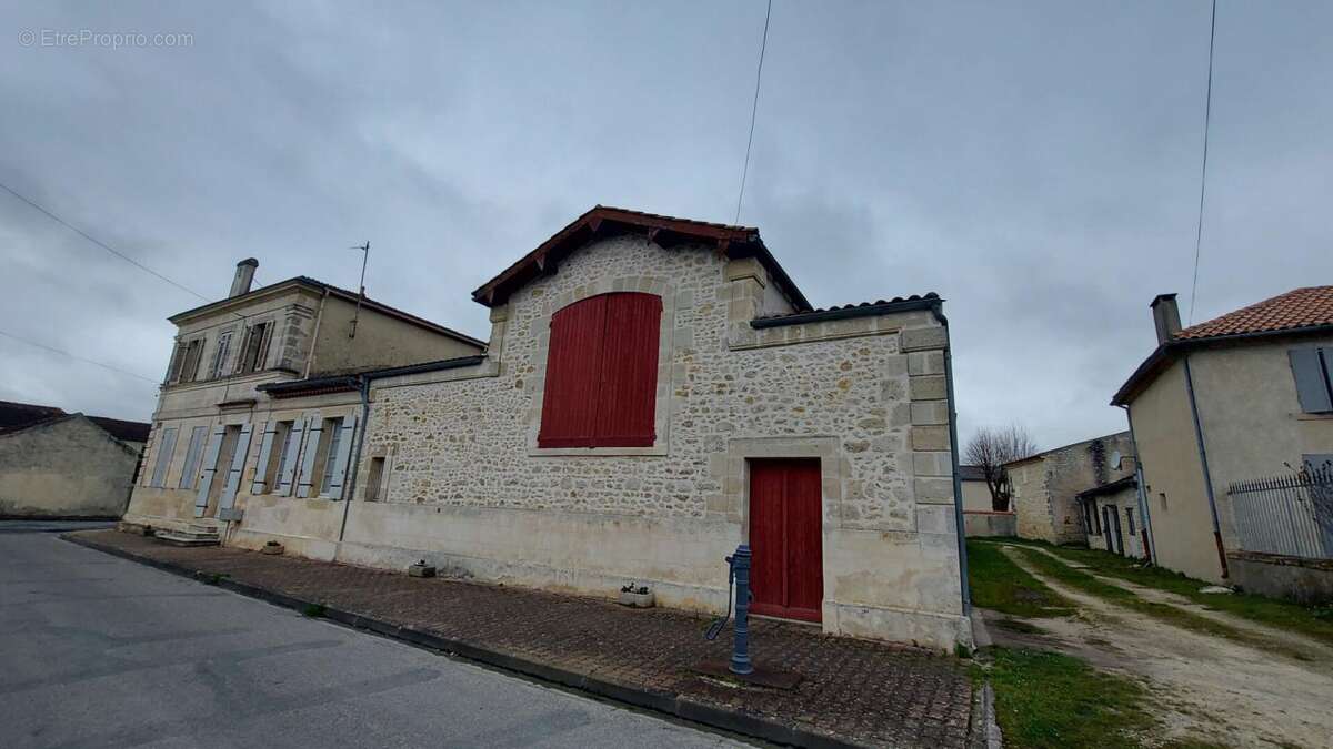 Maison de charme à Blaignan proche de Lesparre Médoc 8 pièce(s) 230 m2 joli petit village viticole - photo 2