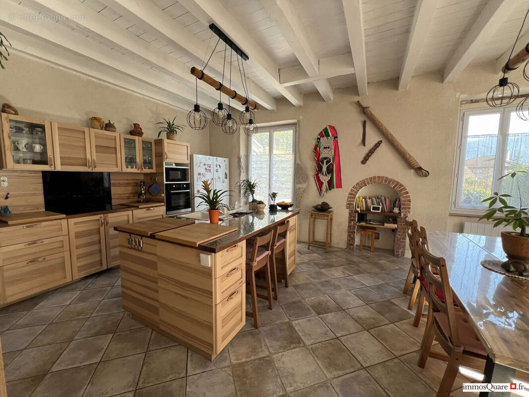 Maison à SAINT-VINCENT-DE-MERCUZE