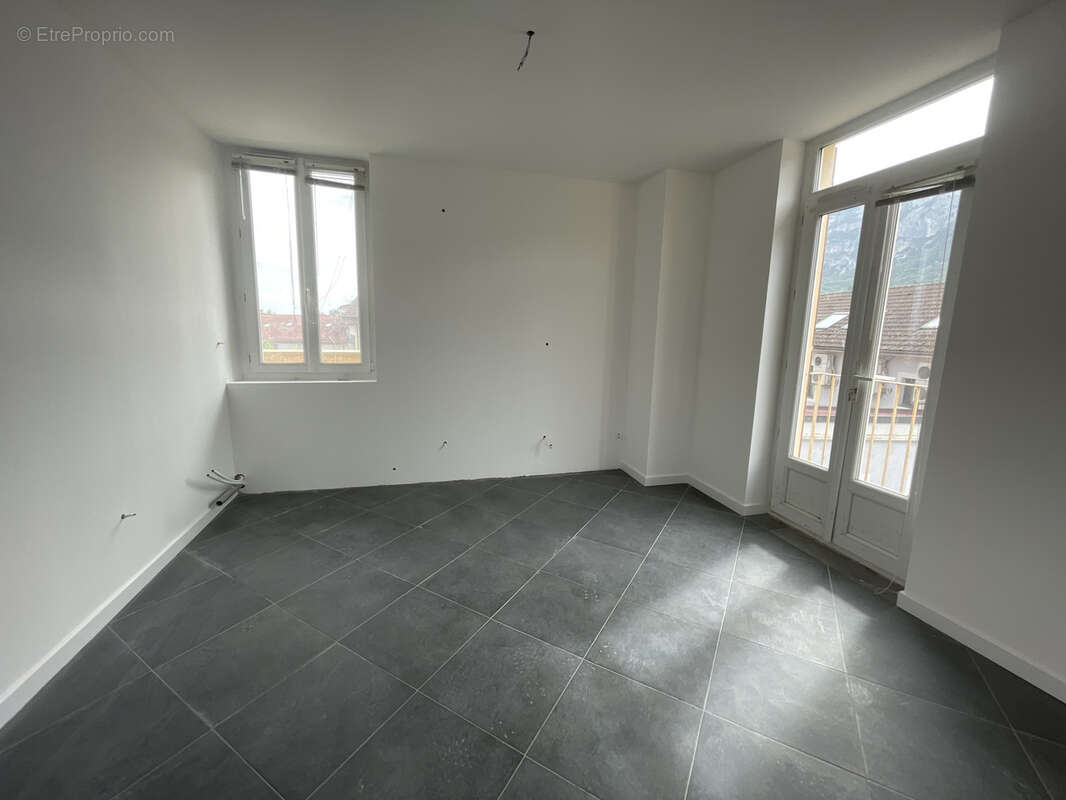 Appartement à COLLONGES-SOUS-SALEVE