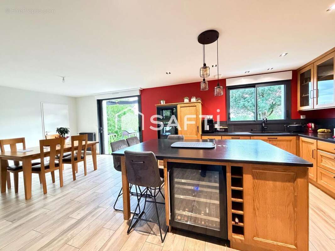 Maison 158 m² à Chateau-Larcher  - photo 5