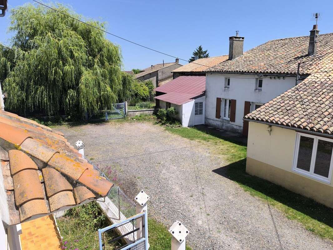 Maison 99 m² à Maire-Levescault  - photo 7