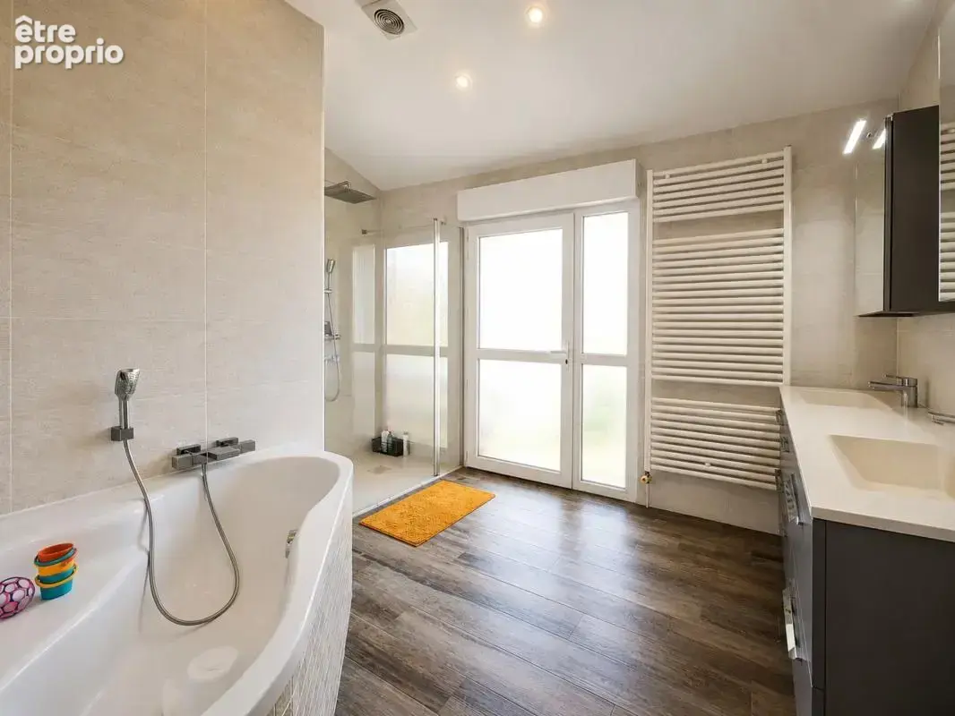 Maison à vendre 8 pièces LES MARTRES DE VEYRE (63) - photo 5