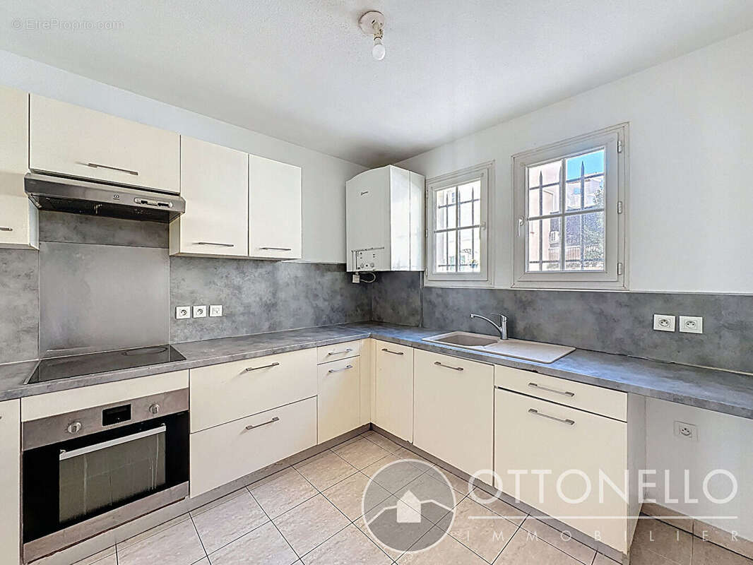 Maison à ROQUEBRUNE-SUR-ARGENS