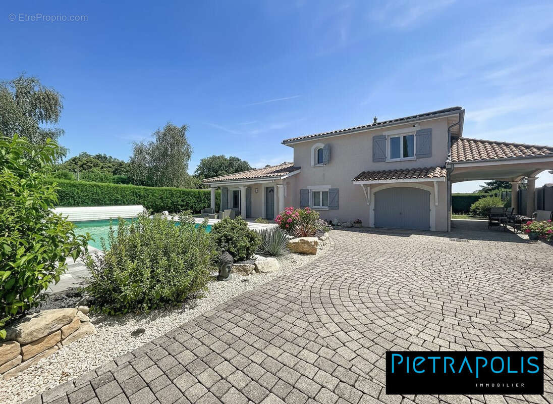 Maison 142 m² à Savigneux  - photo 3