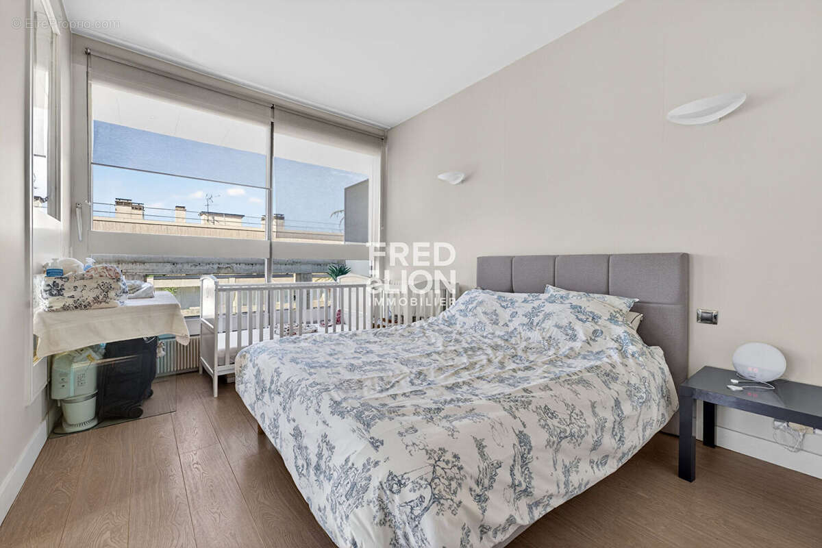 Appartement à NEUILLY-SUR-SEINE
