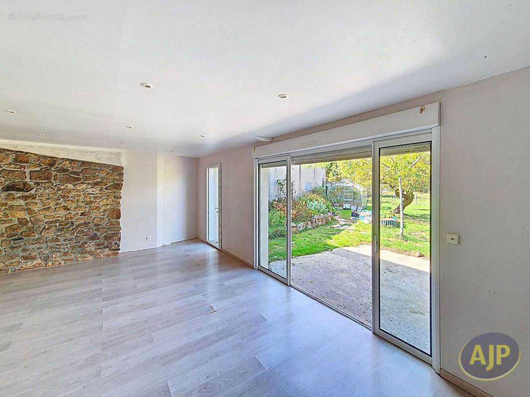 Maison à BAZOGES-EN-PAILLERS