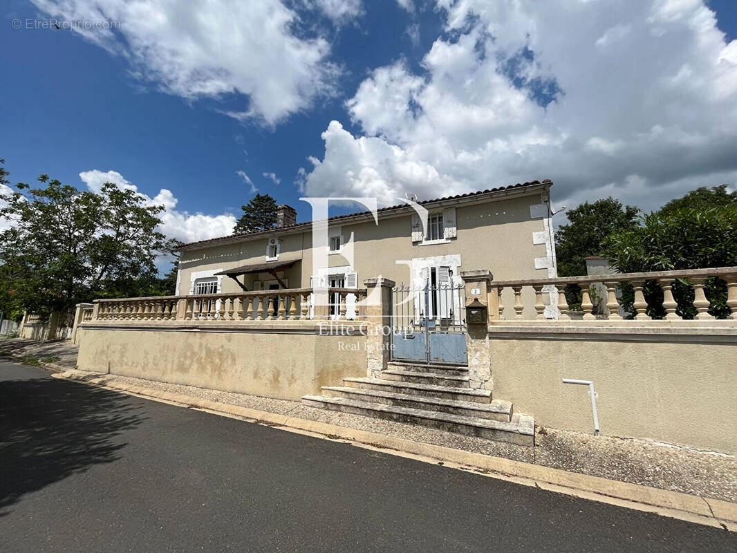 Maison à BOURG-CHARENTE