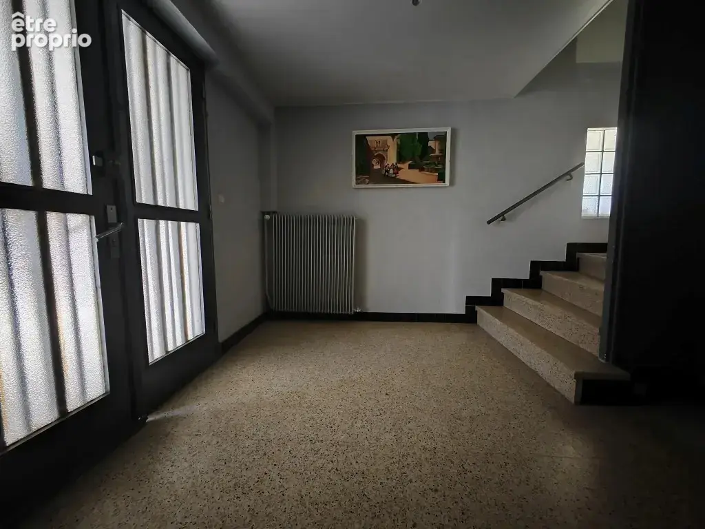 Maison des années 70 - terrasses et 1500m2 de terrain en partie boisé- - photo 2