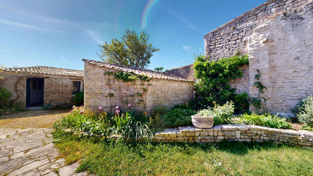 Maison à SAINT-CLEMENT-DES-BALEINES