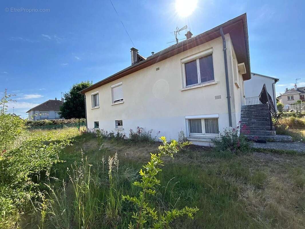 Maison à LA CHAUSSEE-SAINT-VICTOR