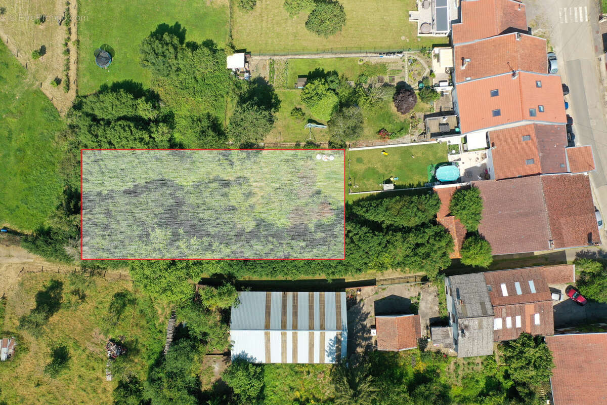 Terrain à VELAINE-SOUS-AMANCE