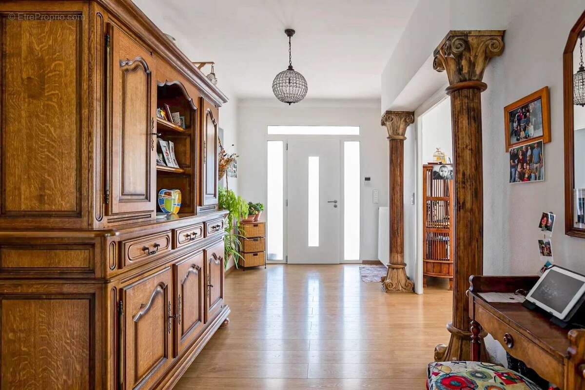 Maison à CHATEAUNEUF-GRASSE