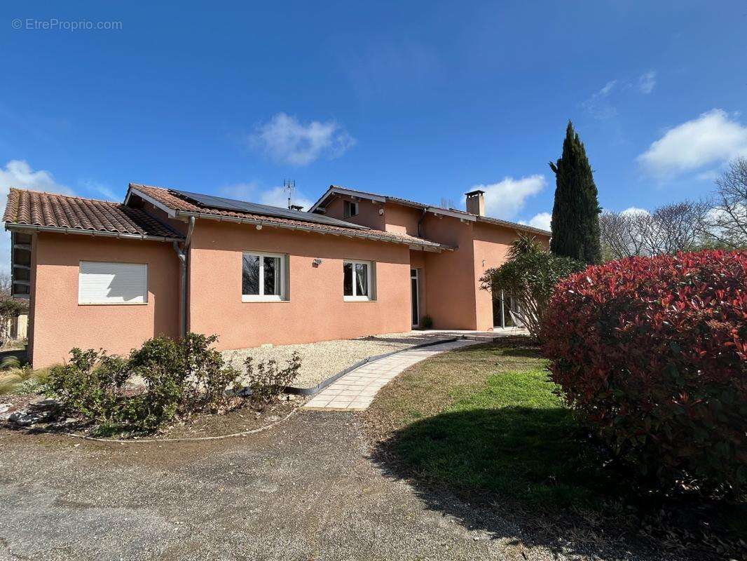 Maison à SAINT-ETIENNE-DE-TULMONT