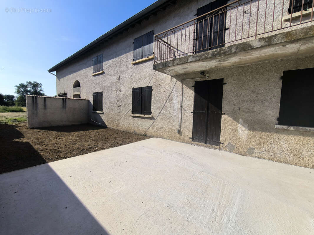Appartement à VEAUCHE