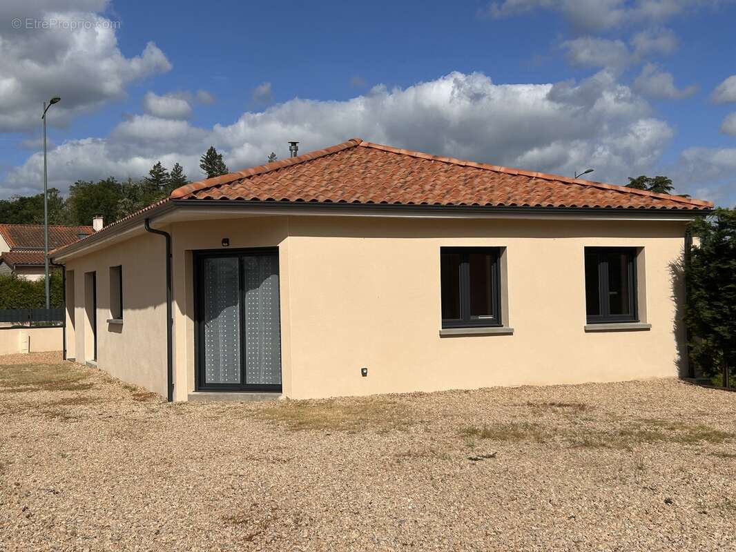 Maison à PARENTIGNAT