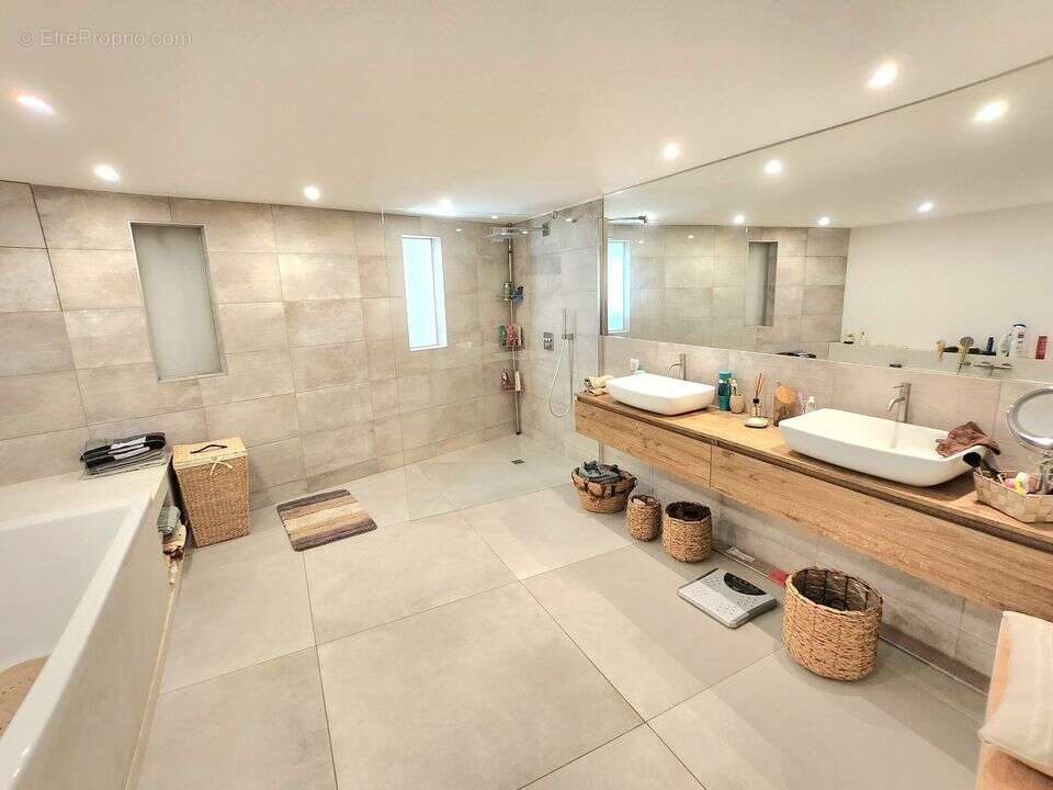 Appartement à MARSEILLE-13E