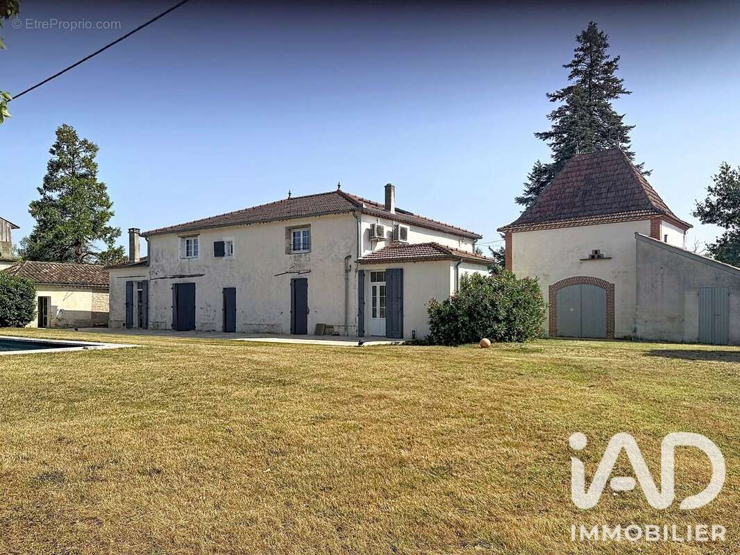 Maison 370 m² à Ledat  - photo 4
