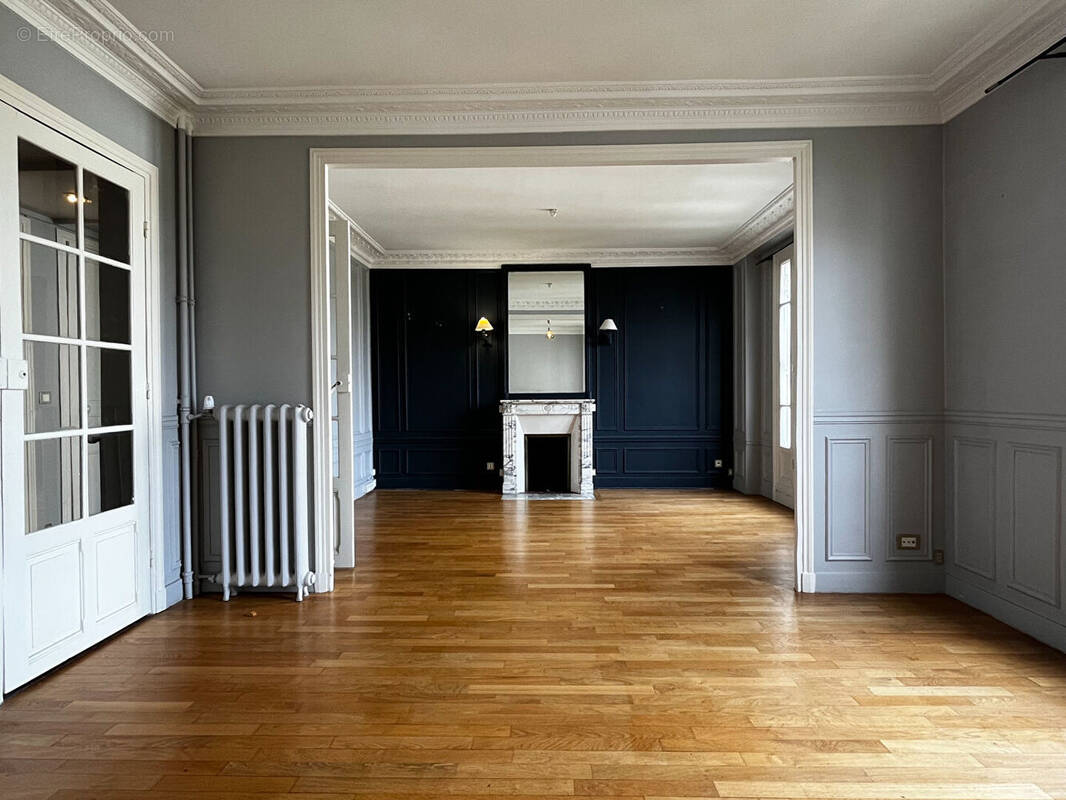 Appartement à COURBEVOIE