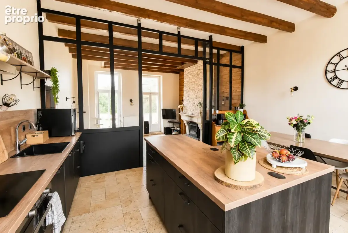 Maison avec terrasse et jardin. - photo 10