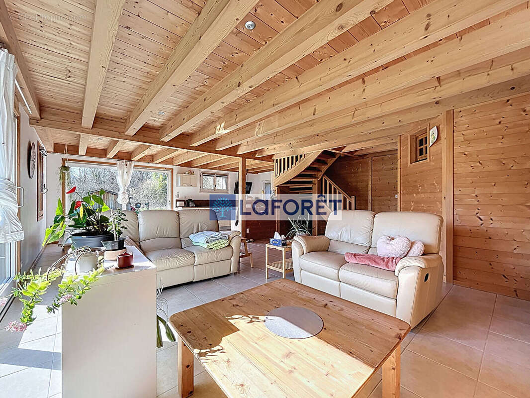 Fronville Chalet 150 m² - photo 2