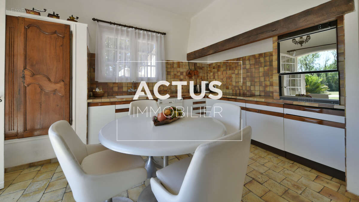 Maison 284 m² à Salon-De-Provence  - photo 5