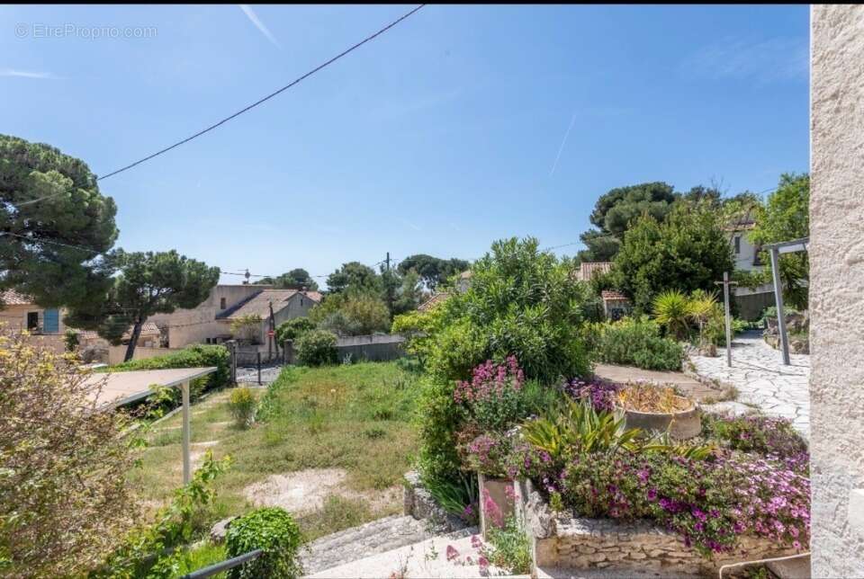 Terrain à SAUSSET-LES-PINS