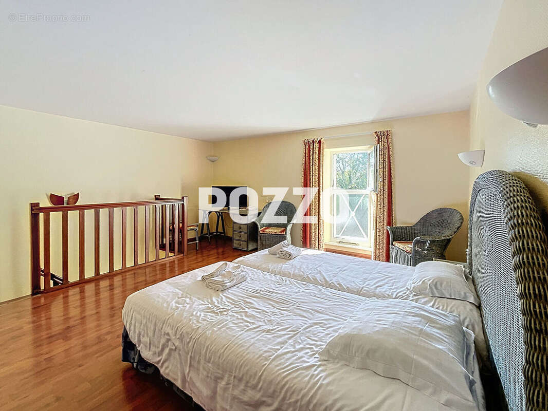 Appartement à COLLEVILLE-SUR-MER