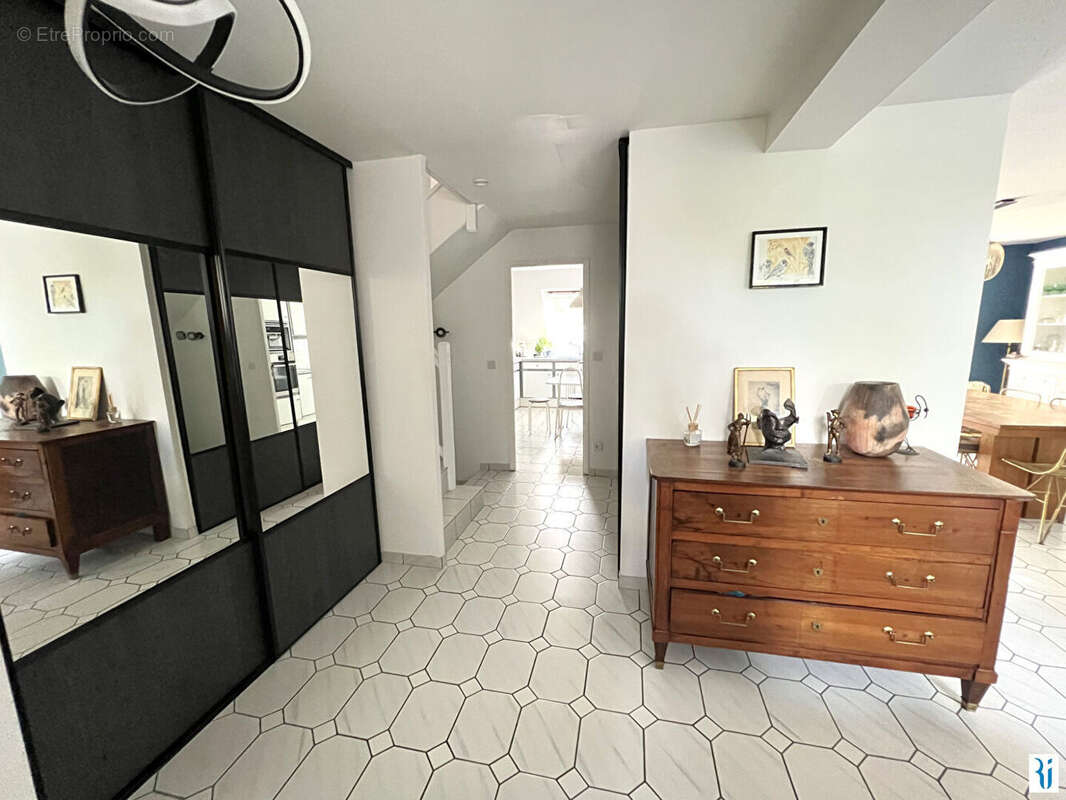 Maison à LE MESNIL-ESNARD