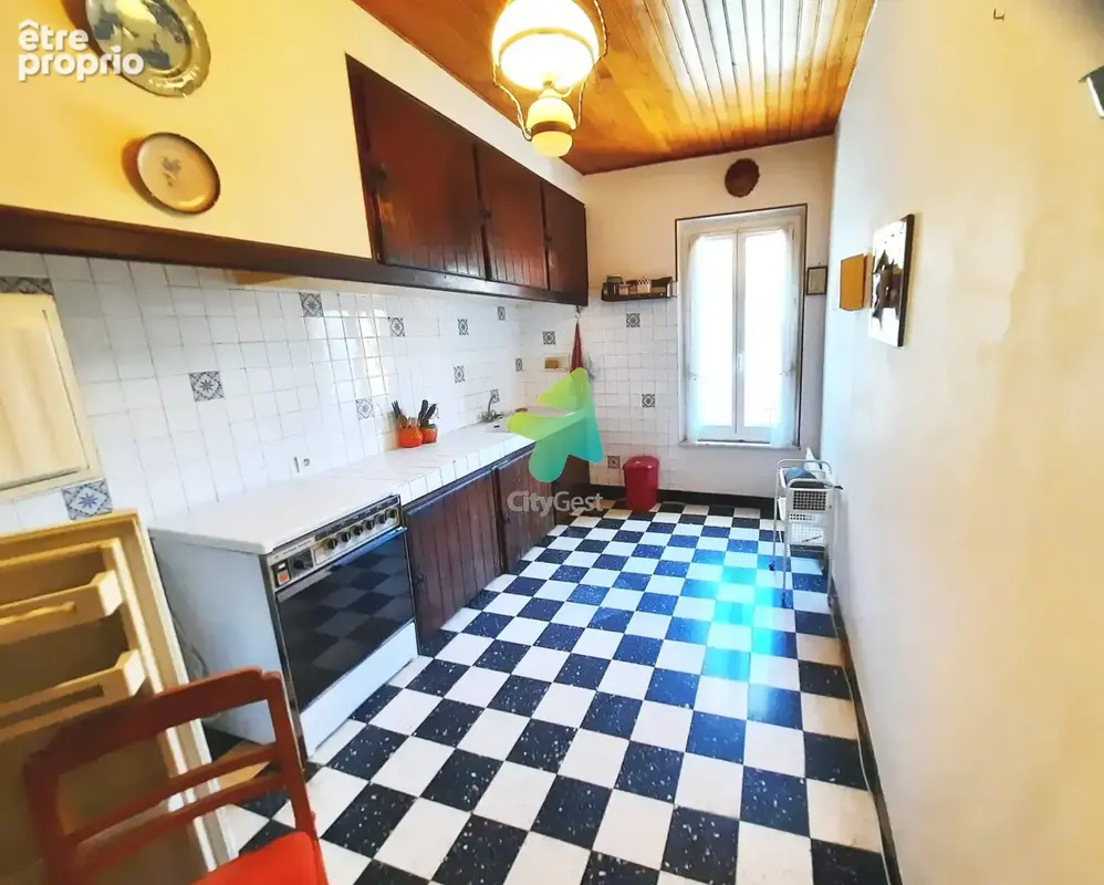 Maison a renover avec remises et cour, terrasses - photo 12