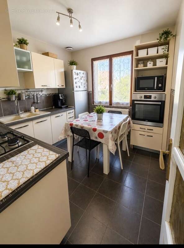 Maison Familiale – 8 Pièces – Quartier du Château – Fort Potentiel - photo 6