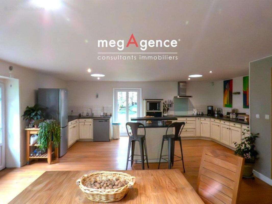 Maison en parfait etat - avrille proche longeville sur mer - photo 4