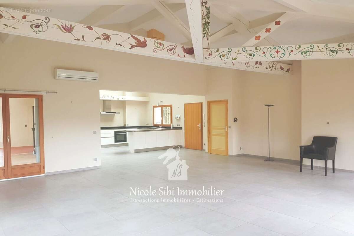 Maison 170 m² à Corbere  - photo 3