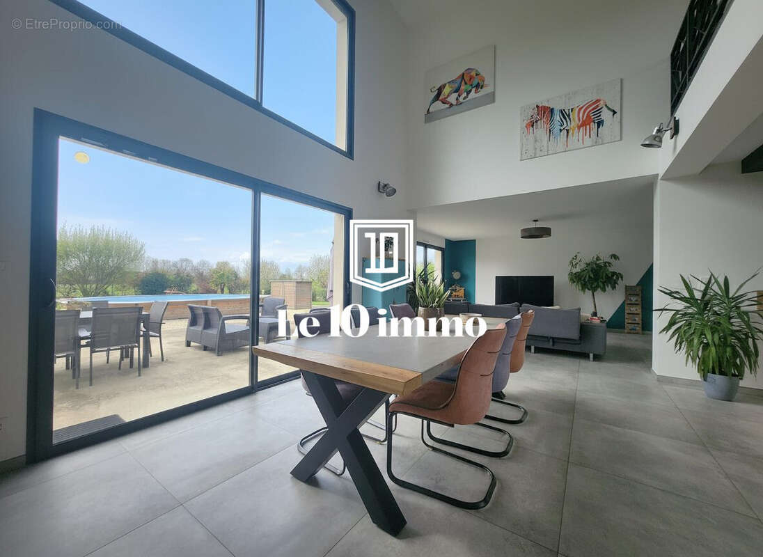 Salle à manger - Maison à DISTRE